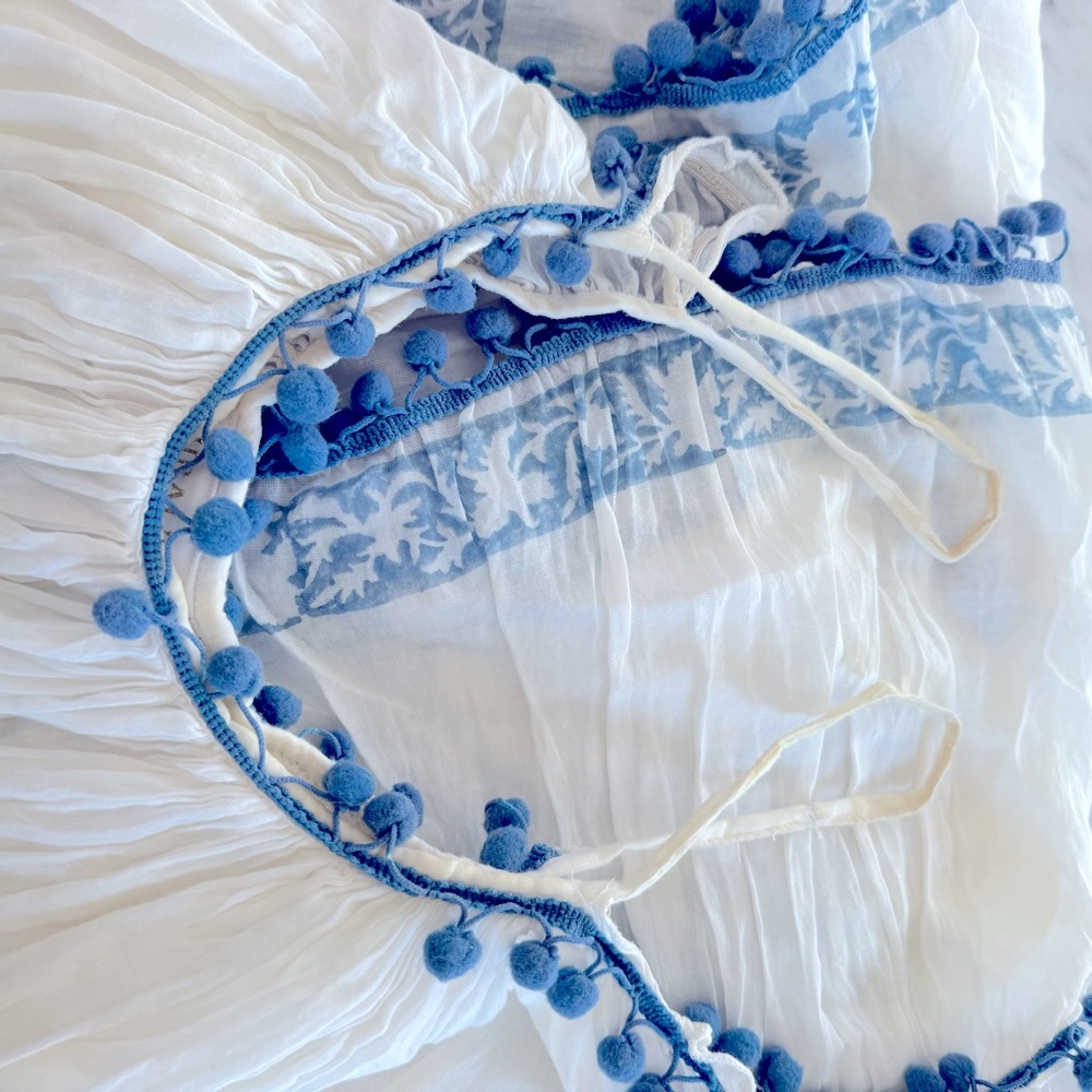Blue and white beach coverup. S-M - Picture 5 of 5